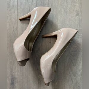Bandolino Glossy Beige Peep-Toe Heels